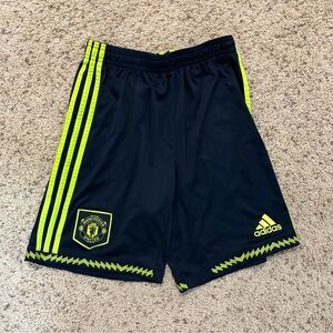 Youth Adidas Manchester United Black & Green Soccer Shorts Size Large (13-14Y)